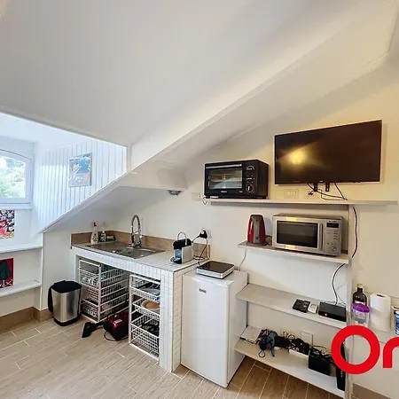 Charmant, Climatise, Dans Un Ancien Palace A - Fr-1-647-45 *